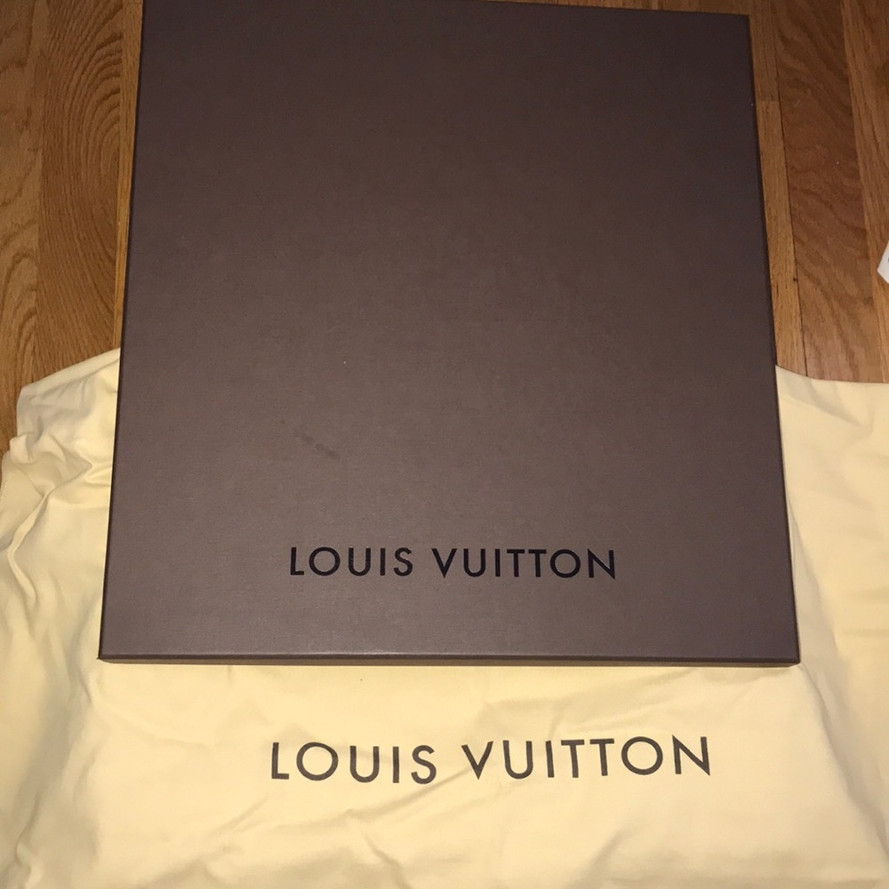 Louis Vuitton Neverfull box + dust bag